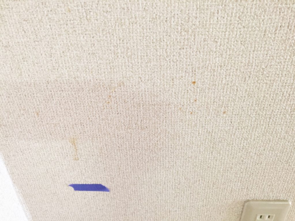 キッチン　壁紙の汚れ