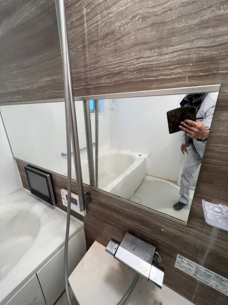 １F　浴室の鏡