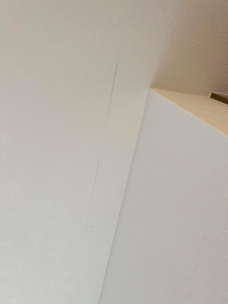 天井　壁紙の汚れ