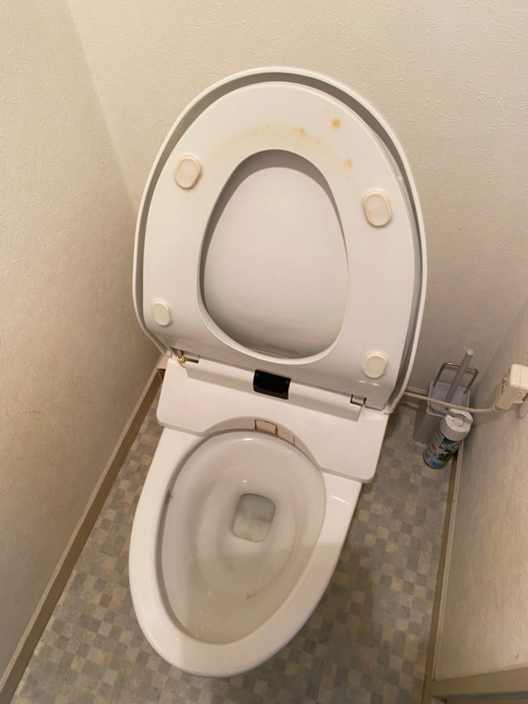 トイレを清掃します。