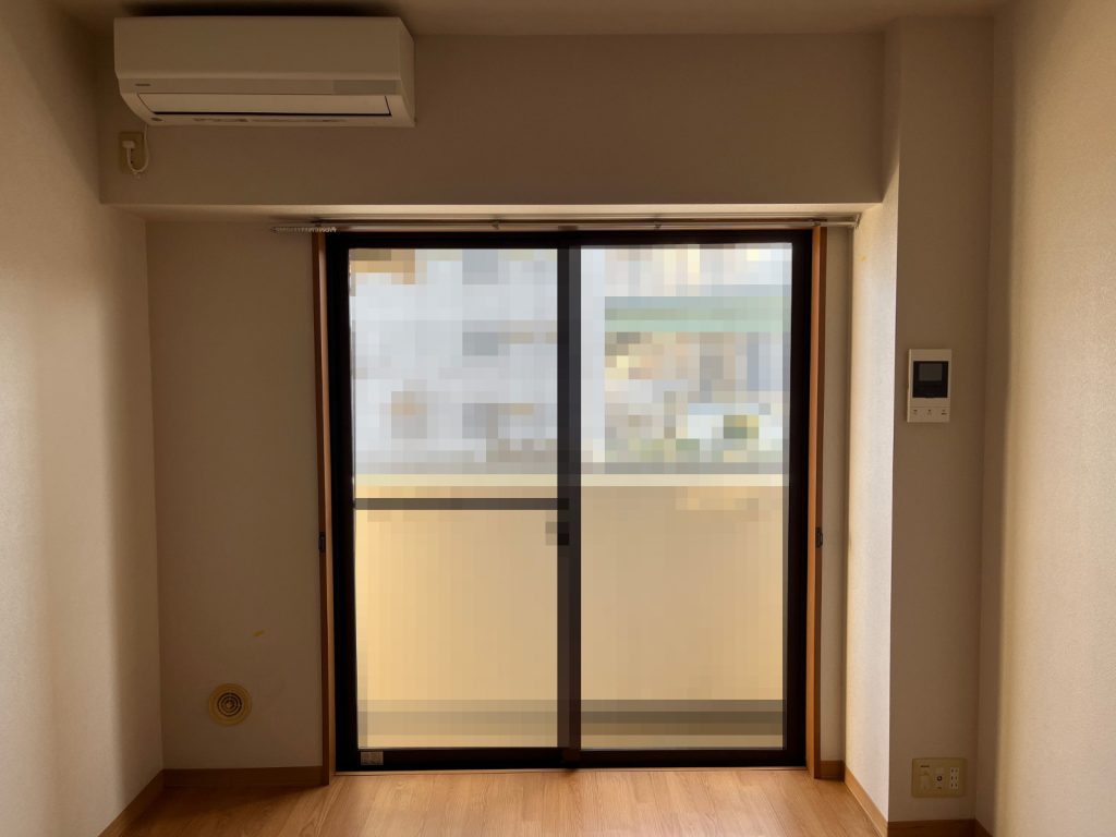 居間　クロスクリーニング作業前