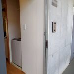 玄関横の壁紙がキレイになりました