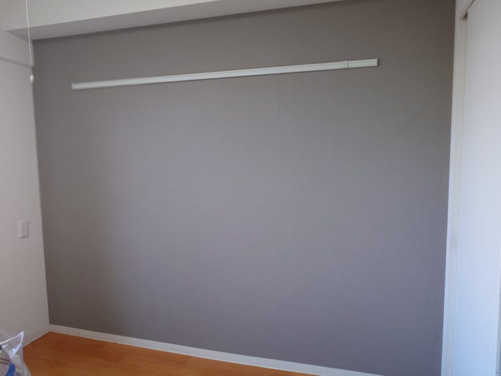 こちらの部屋はアクセントクロスに張替えしました