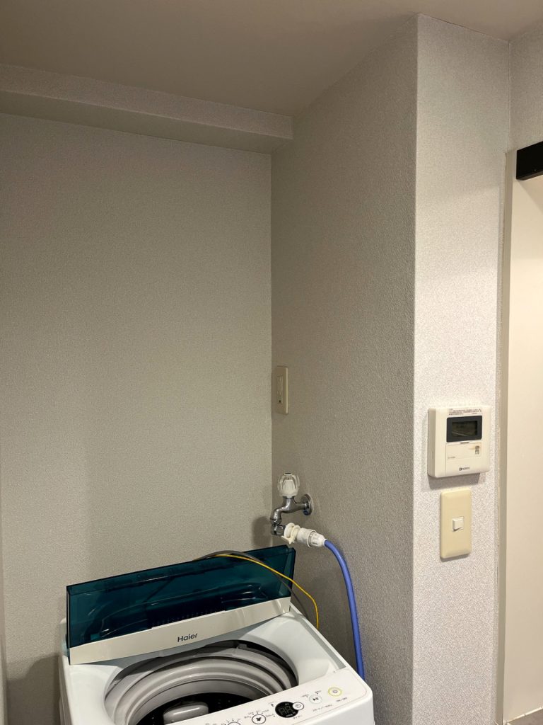 洗濯機周辺の壁紙もキレイです
