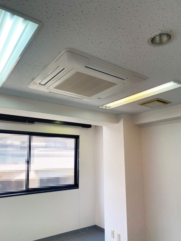 業務用エアコンは分解洗浄します