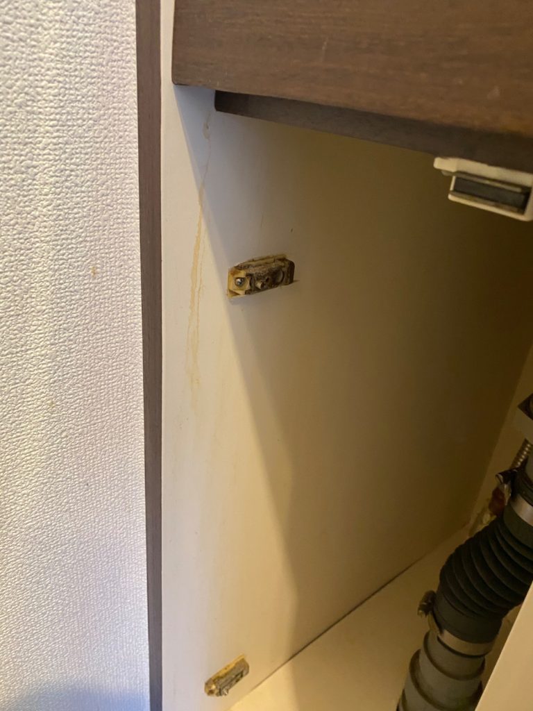 キッチン丁番交換します