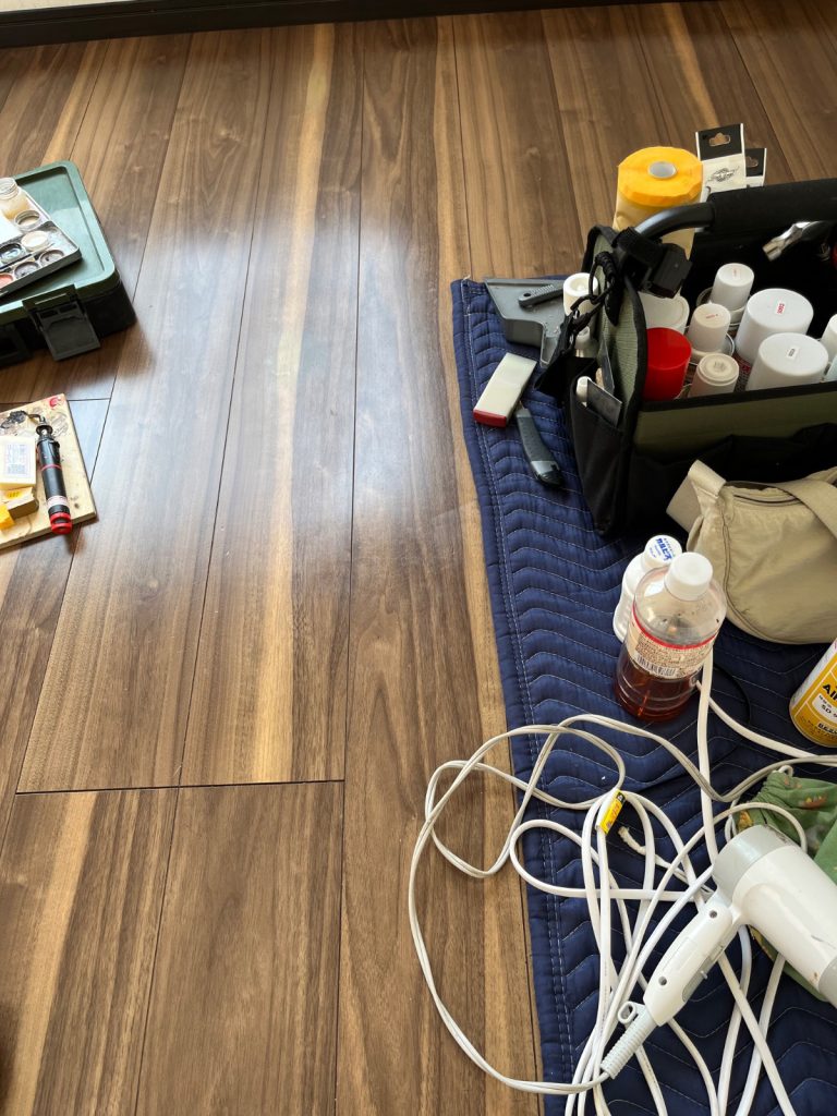 補修、床を磨きました